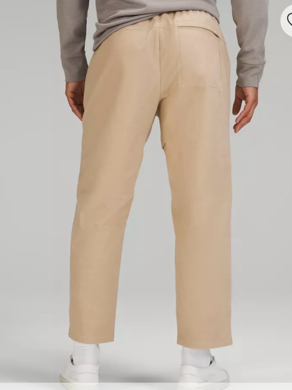 Lululemon Utilitech pull on relaxed fit pant
Designed for casual size L